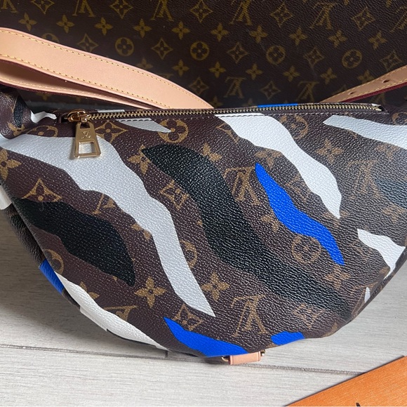 Louis Vuitton x League of Legends BUMBAG - Picture 8 of 13